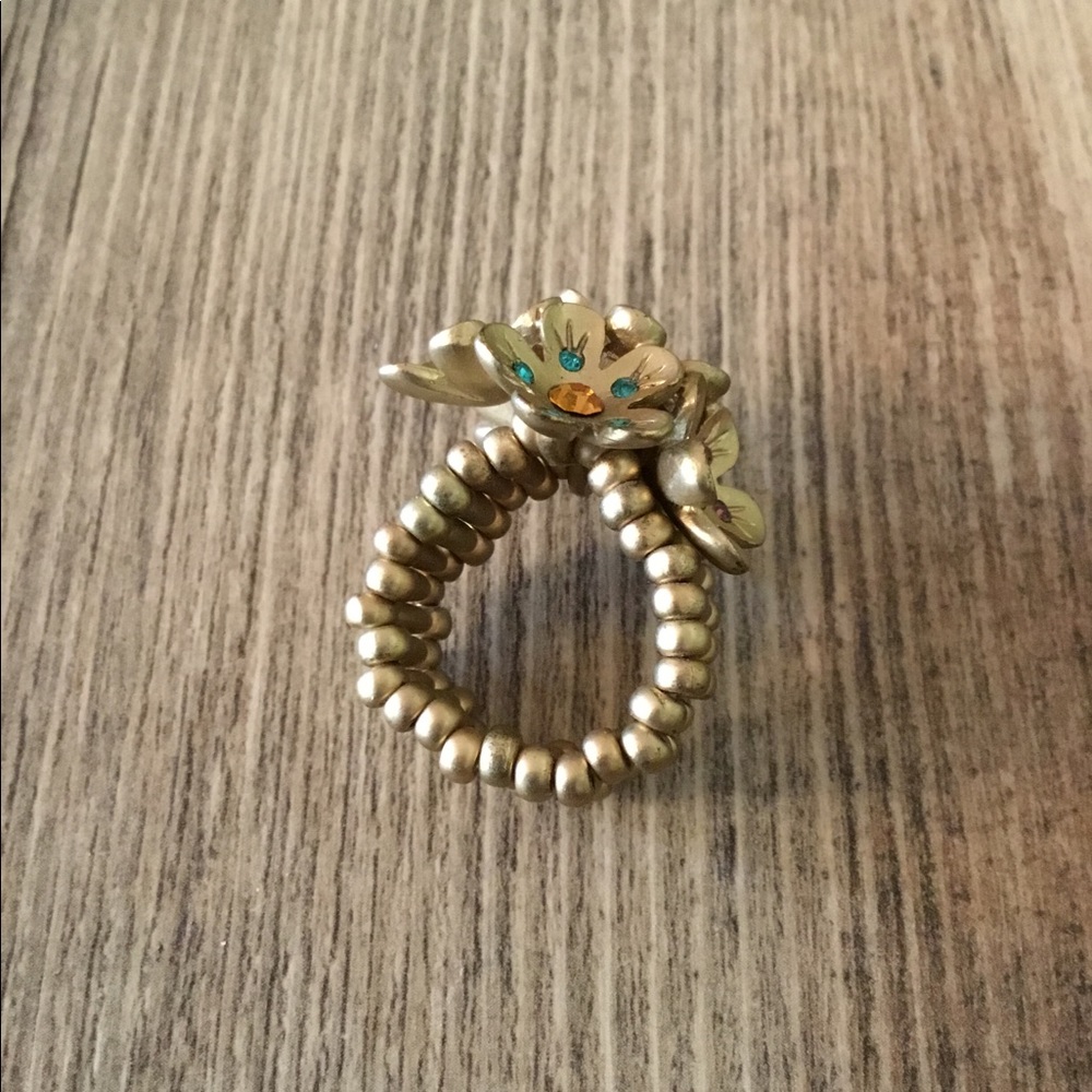 Goldtone Flower Gemstone Stretch Ring - Picture 3 of 5